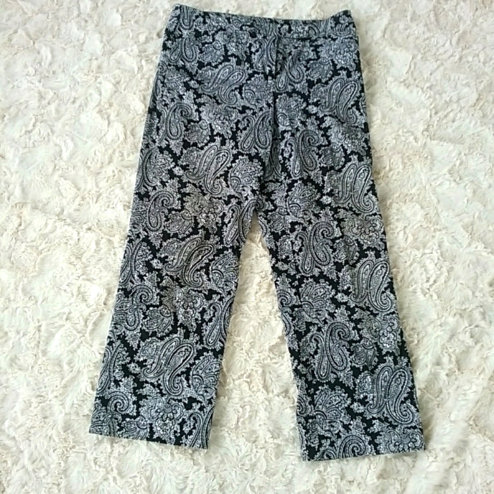 Jones New York paisley capris. Size 8